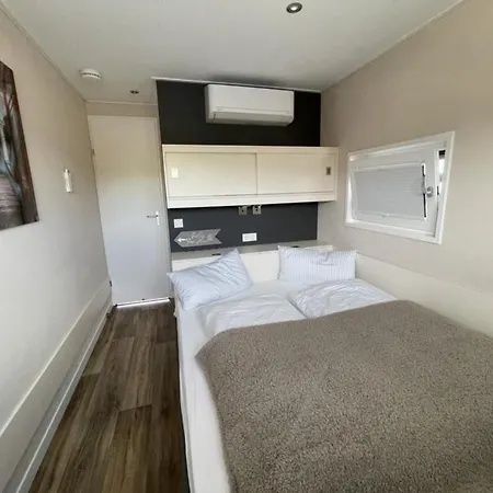 Botel Hausboot Heaven On Earth *