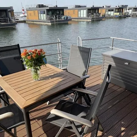 Hausboot Heaven On Earth Botel *