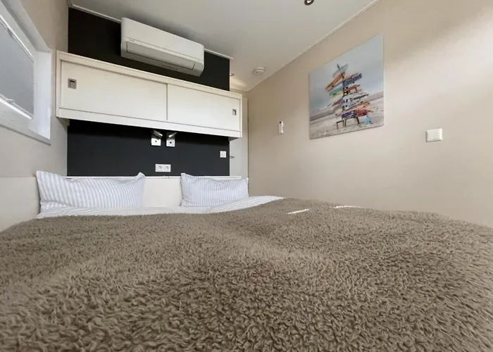 Hausboot Heaven On Earth 船屋 *