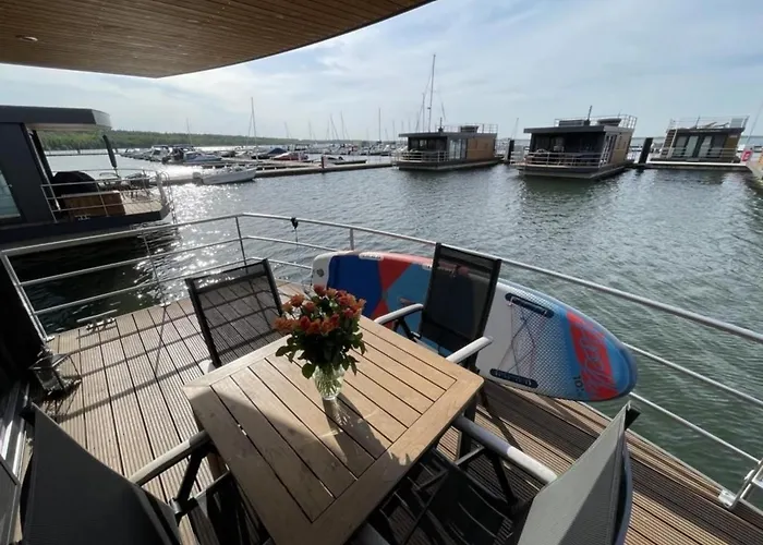 Hausboot Heaven On Earth 船屋